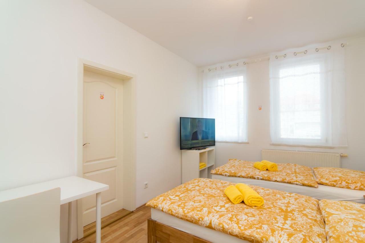 Private Apartments With Direct Subway Entrance Fuerth Ngoại thất bức ảnh