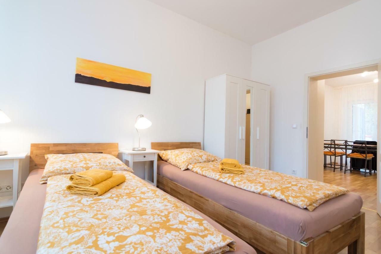 Private Apartments With Direct Subway Entrance Fuerth Ngoại thất bức ảnh