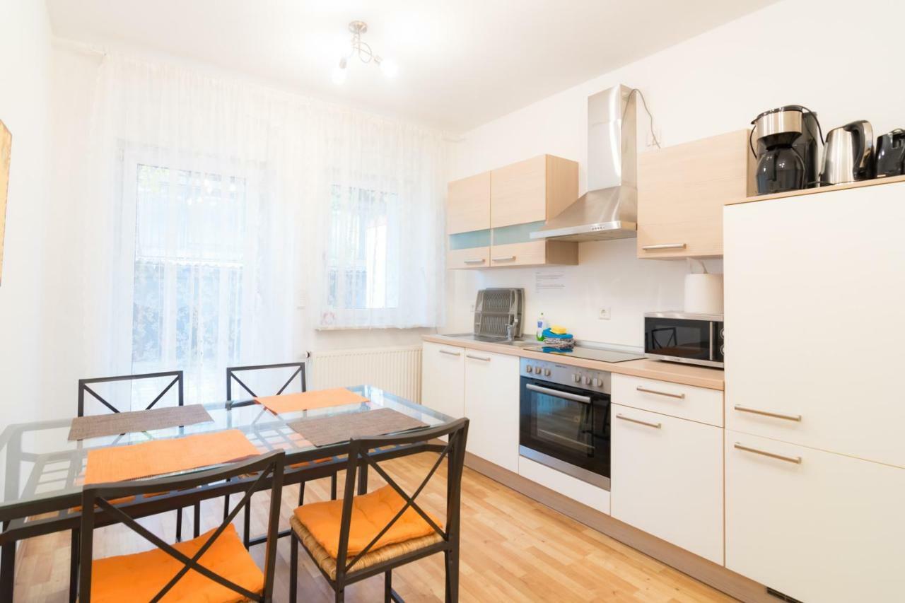 Private Apartments With Direct Subway Entrance Fuerth Ngoại thất bức ảnh