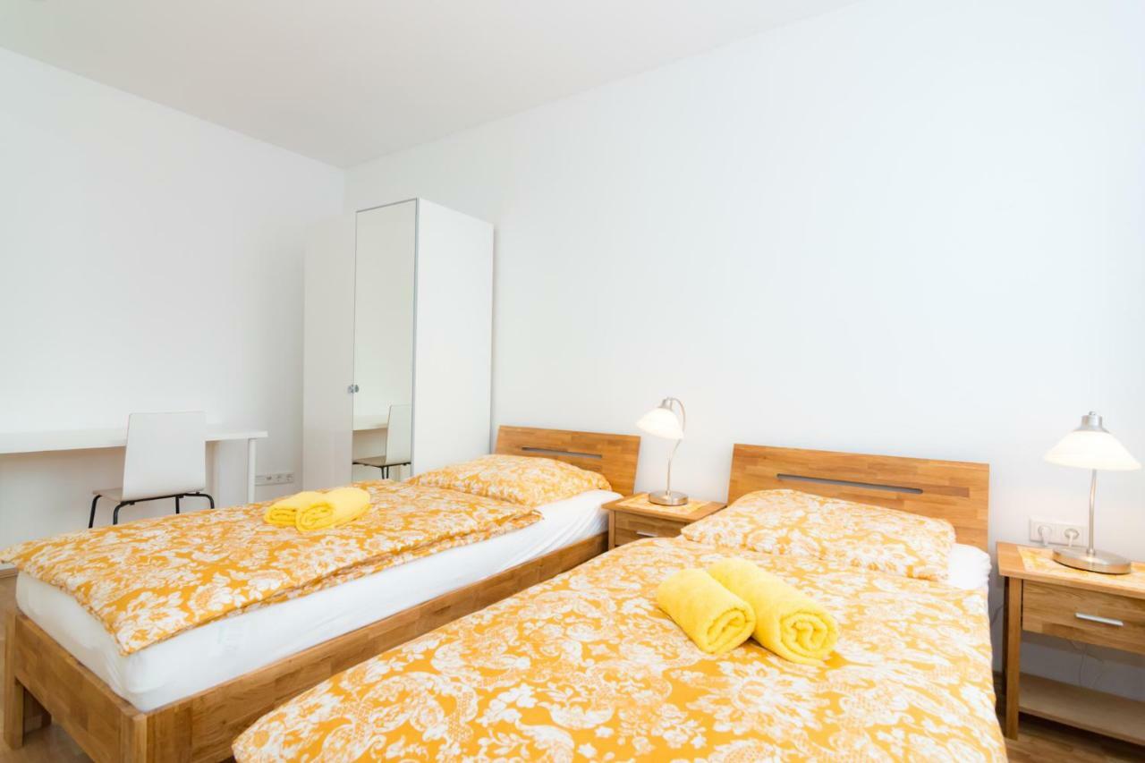 Private Apartments With Direct Subway Entrance Fuerth Ngoại thất bức ảnh
