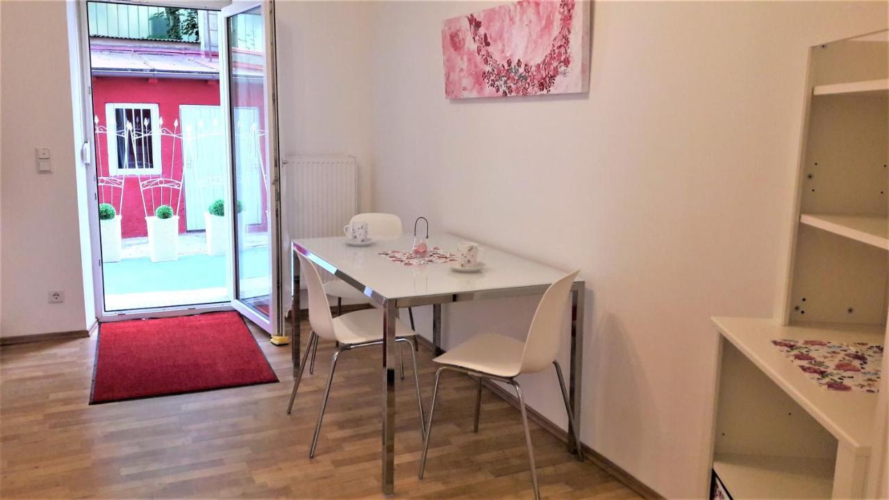 Private Apartments With Direct Subway Entrance Fuerth Ngoại thất bức ảnh